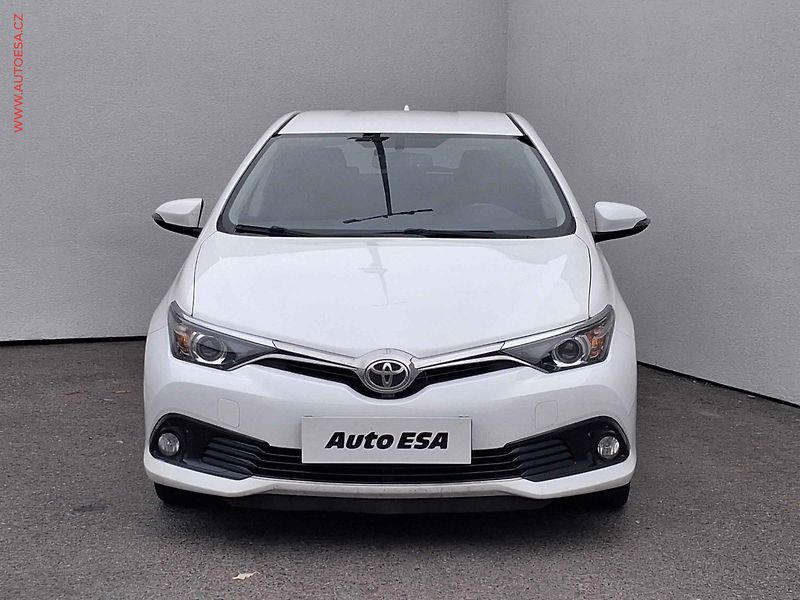 Toyota Auris (2016) 1.6 i, ČR, navi, autoAC - fotka 2 z 16