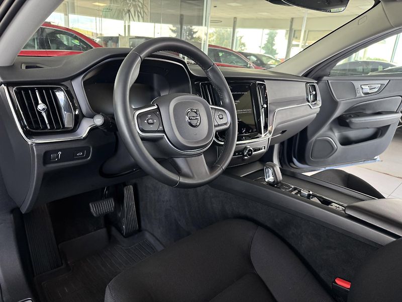 Volvo V60 B4 AUT*145kW*KeyLess*Tažné - fotka 11 z 31