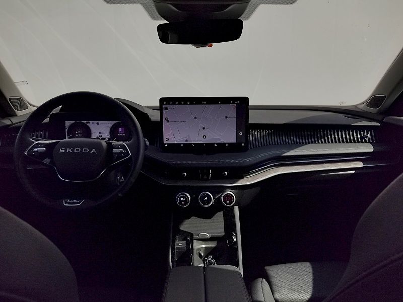 Škoda Superb (2025) L&K 2,0 Tdi 142 kw 4x4 DSg - fotka 5 z 40