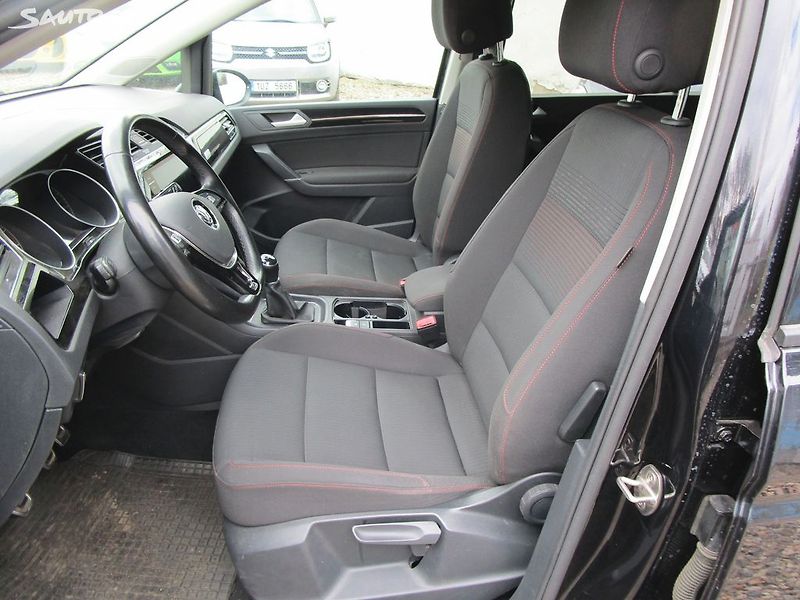 Volkswagen Touran 1,2TSI-81KW-NOVÁ STK+OLEJ - fotka 15 z 31