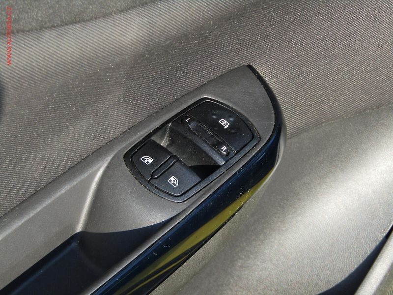 Opel Corsa (2016) 1.4 16V, ČR, AC, tempo - fotka 11 z 15