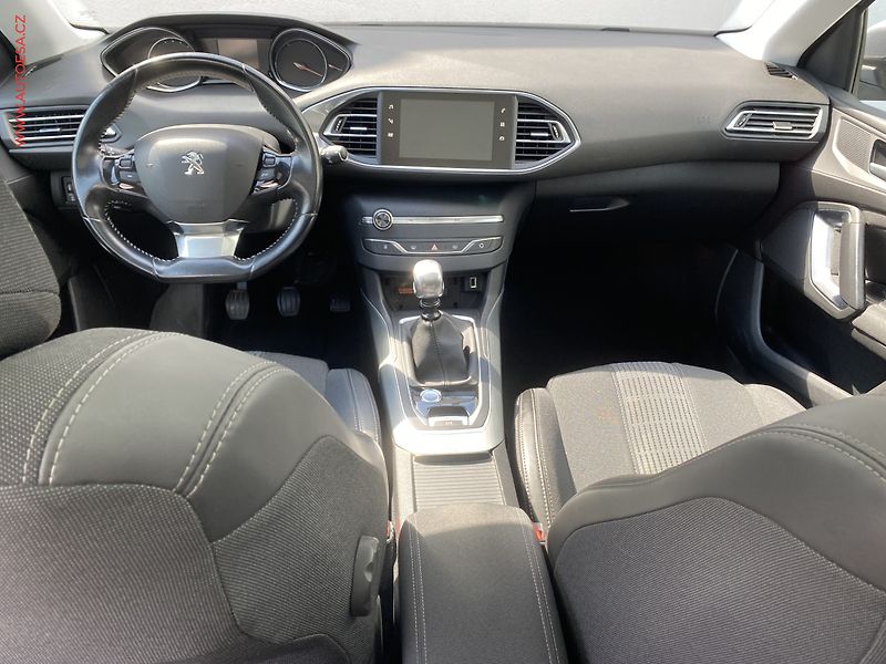 Peugeot 308 (2018) 1.5 HDi, Allure, panor, navi - fotka 8 z 17