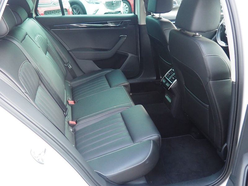 Škoda Superb (2021) 1.4 iV Hybrid L&K DSG Webasto - fotka 18 z 48