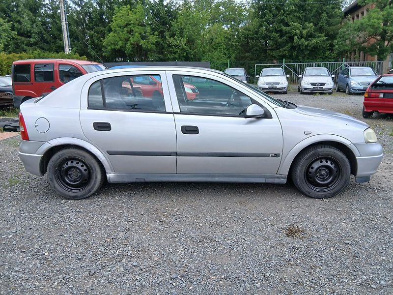 Opel Astra 1.2i - fotka 6 z 23