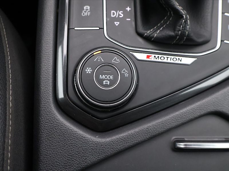 Volkswagen Tiguan 2,0 TDI 140kW 4M DSG R-Line - fotka 19 z 27