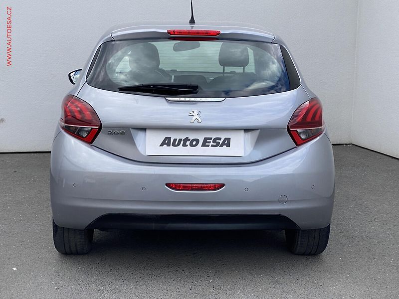 Peugeot 208 (2019) 1.2PT, Allure, navi - fotka 5 z 15