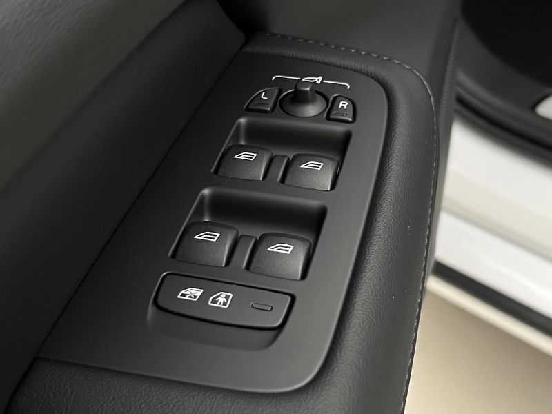 Volvo V60 (2026) B4 PLUS DARK AUT - fotka 22 z 44