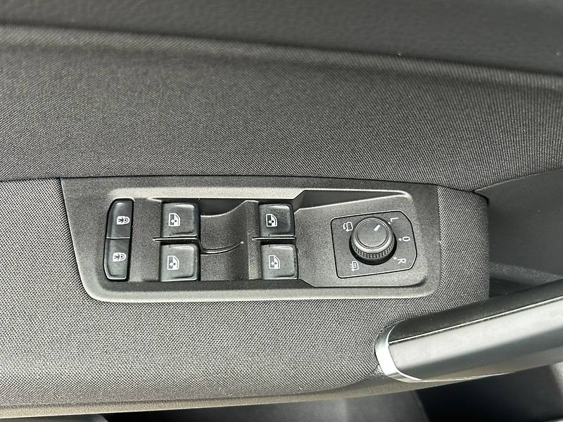 Volkswagen Touran (2022) 1.5 TSI 110kW DSG tažné - fotka 10 z 33