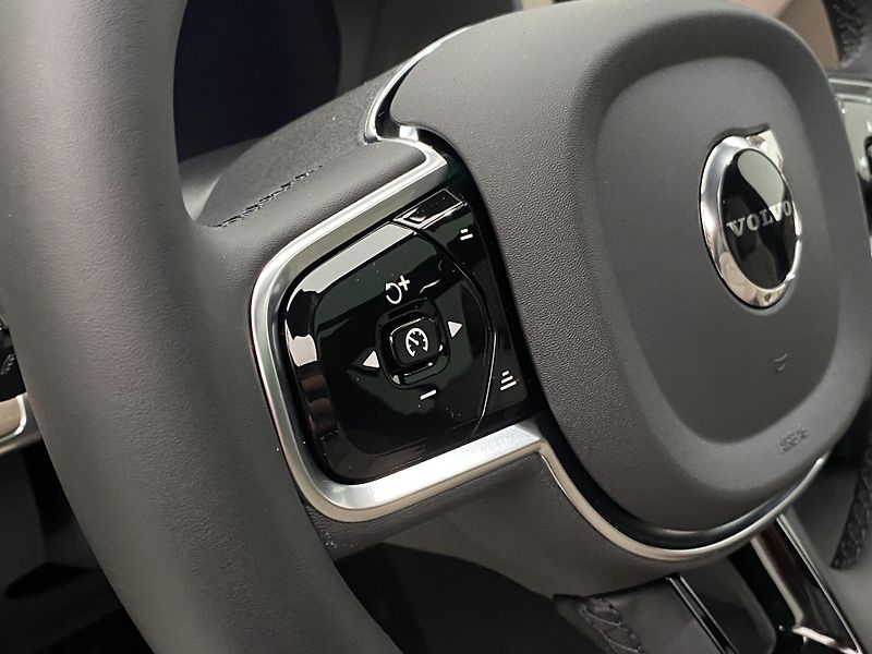 Volvo XC90 B5 AWD DARK ULTRA AUT CZ 7m - fotka 20 z 66