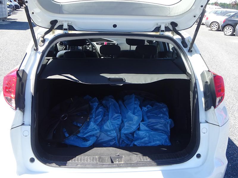 Honda Civic 1.8 i-VTEC 104kW TOURING - fotka 23 z 24