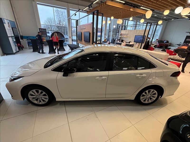 Toyota Corolla 1,8   SD Comfort Tech HEV - fotka 4 z 9