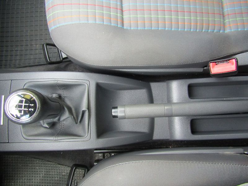 Volkswagen Polo (2006) 1.4 I 55kW  ZIMNÍ PNEU  1.MAJI - fotka 32 z 38