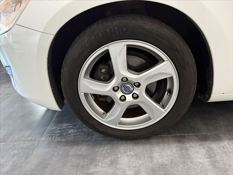 Volvo S60 1,6   T3 SUMMUM XENON BLIS - fotka 30 z 33