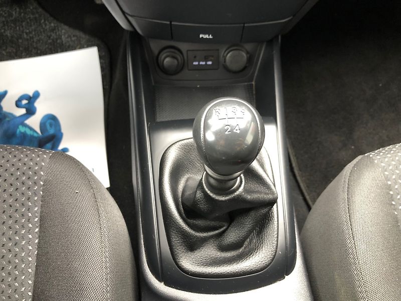 Hyundai i30 (2009) 1.4 16V - fotka 20 z 33