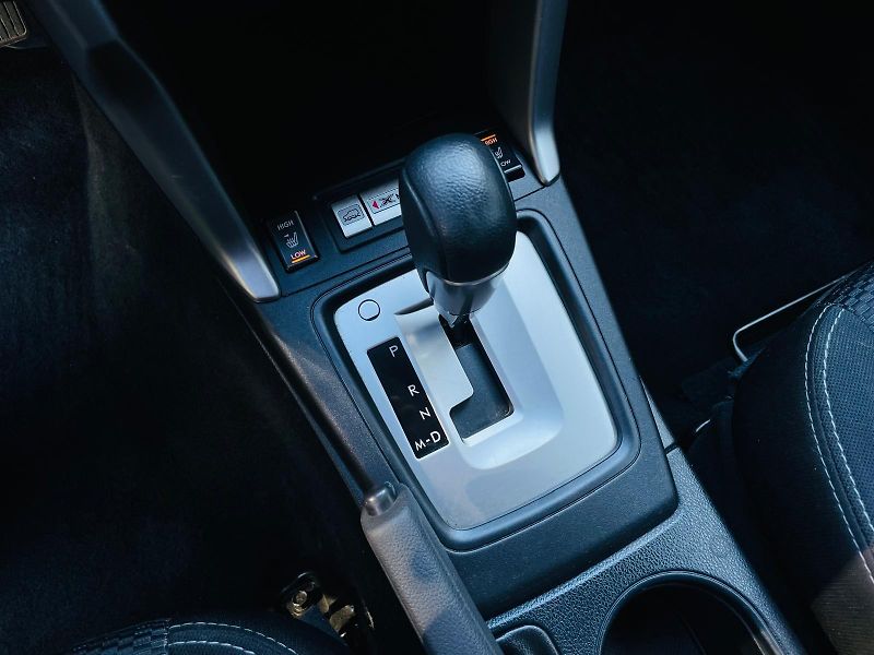 Subaru Forester 2.0i 4x4 AUT TAŽNÉ SERVISKA - fotka 38 z 43