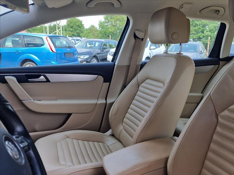 Volkswagen Passat 2,0 TDi 4MOTION KŮŽE KAMERA - fotka 16 z 37