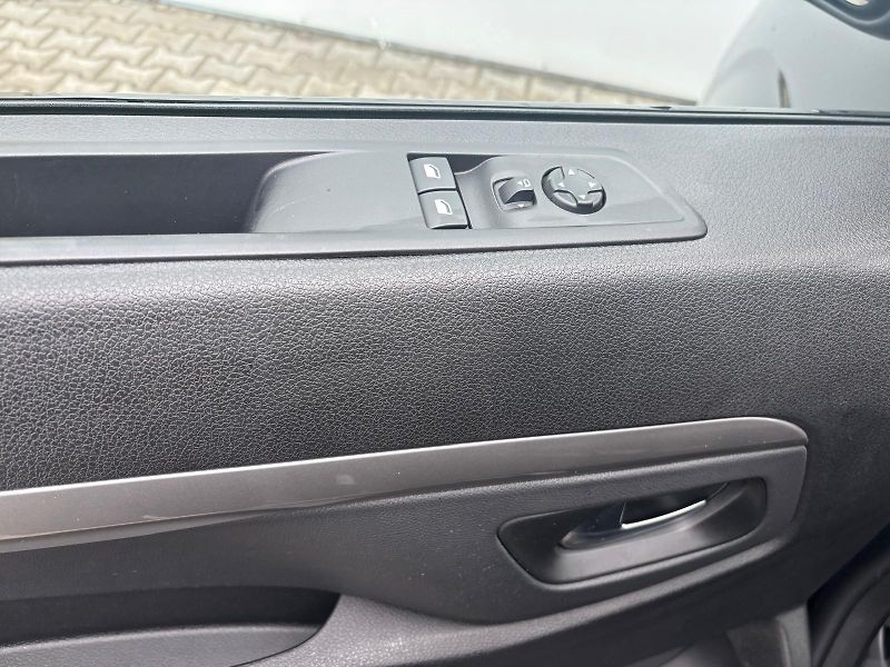 Toyota ProAce Verso 2,0 D-4D 8AT L2 Family Webasto - fotka 12 z 29