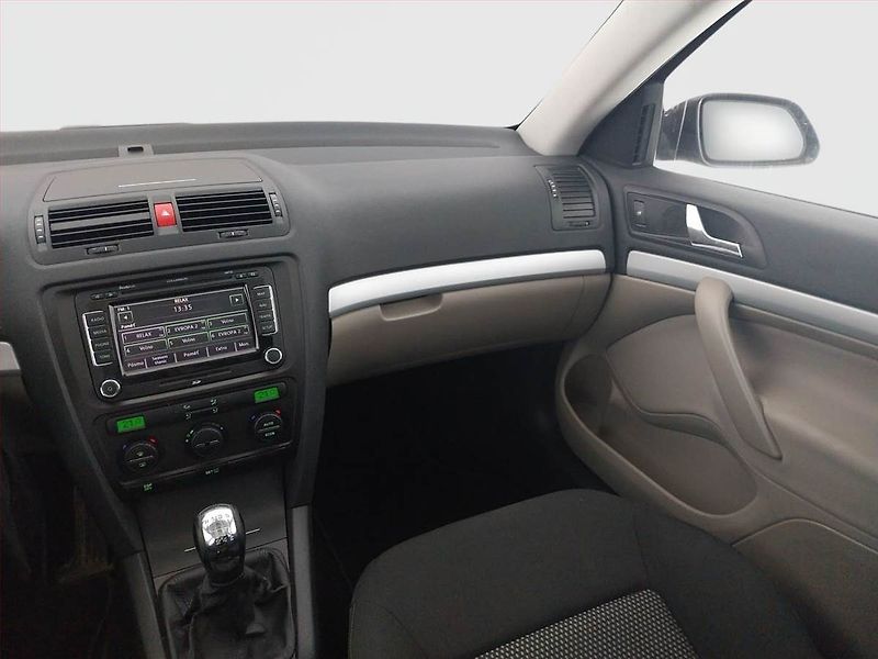 Škoda Octavia (2008) Ambiente 1.8 TSI, Serv.kniha - fotka 8 z 17
