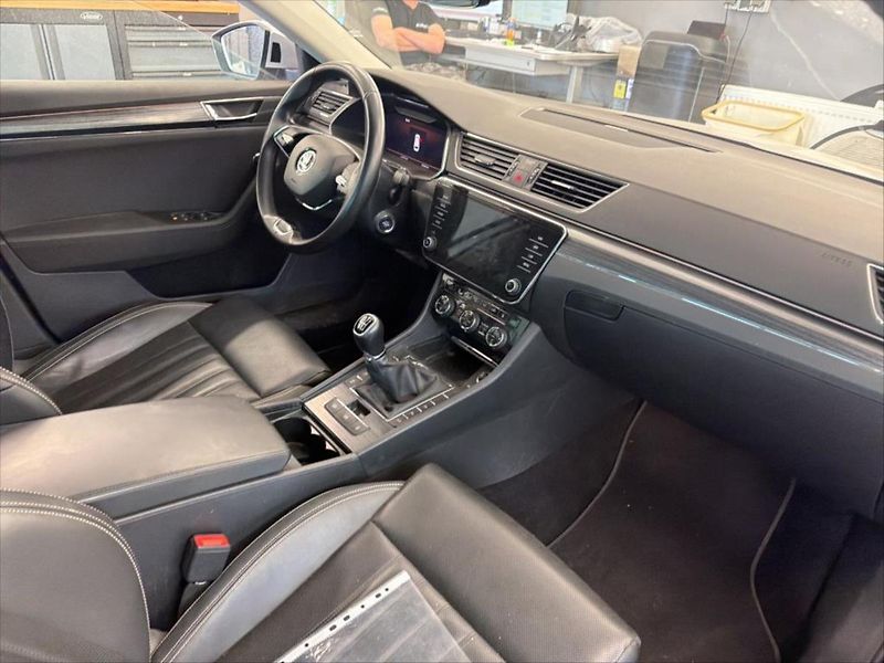 Škoda Superb 2,0 TDI TAŽNÉ PANORAMA KŮŽE - fotka 5 z 9