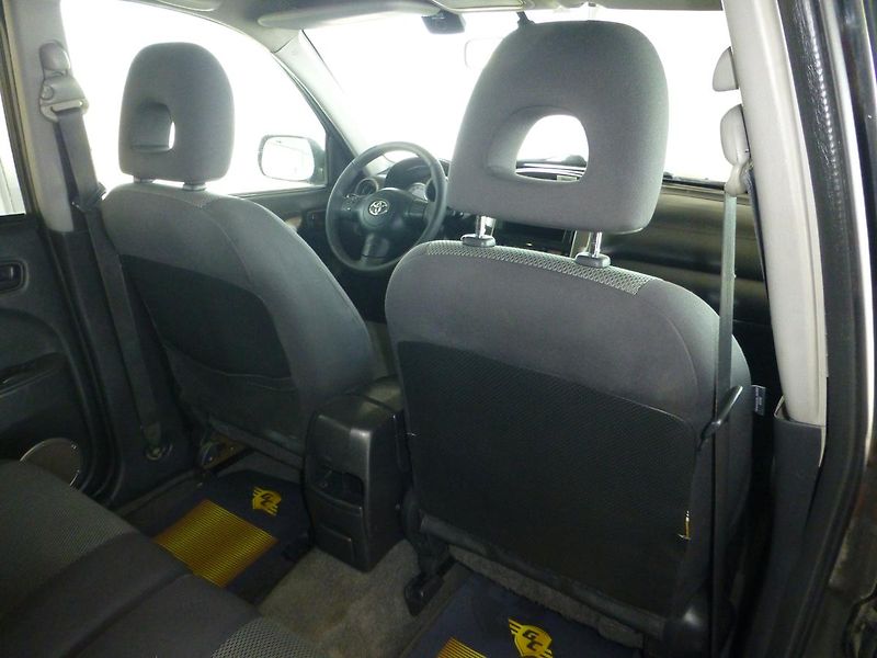 Toyota RAV4 (2004) 2,0D*DIGI**ALU**PARK.S***4X4 - fotka 22 z 24