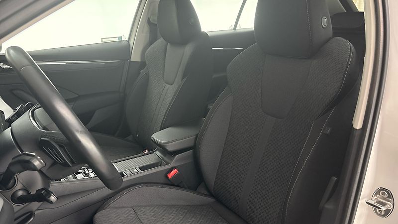 Škoda Octavia 2.0 TDI DSG Style Combi - fotka 15 z 29