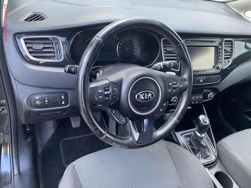 Kia Carens (2016) 1.7 CRDi, Active, navi - fotka 12 z 17