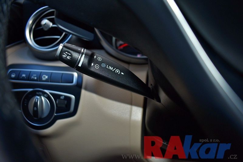 Mercedes-Benz GLC 250d 4Matic, 360°/PANO/AMG - fotka 20 z 34