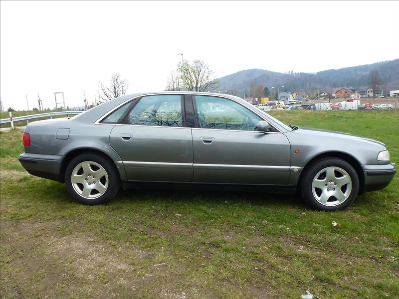 Audi A8 4,2 V8 Quattro 4x4 AUTOMAT - fotka 8 z 65