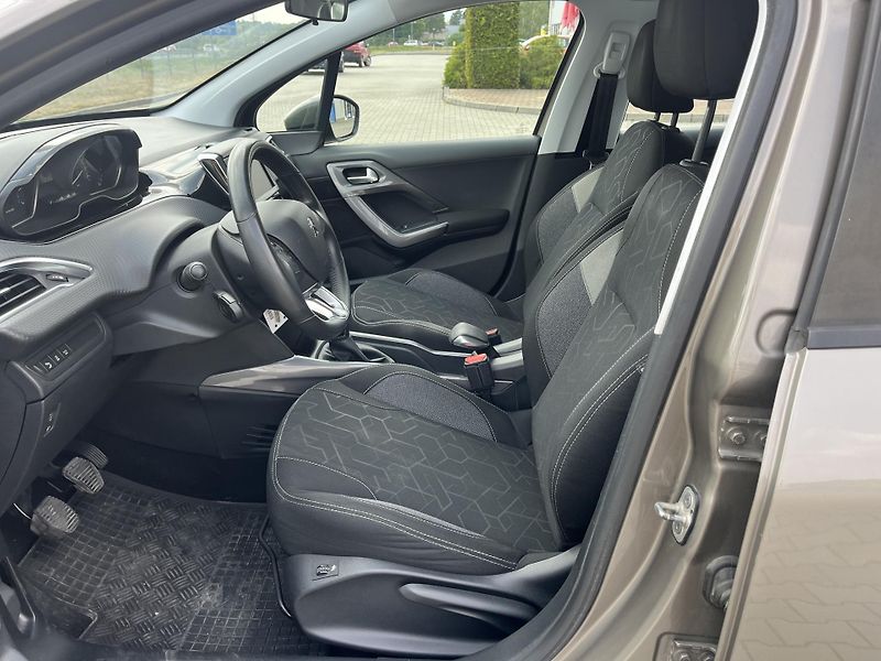 Peugeot 2008 (2016) 1.2 PURETECH - fotka 9 z 16