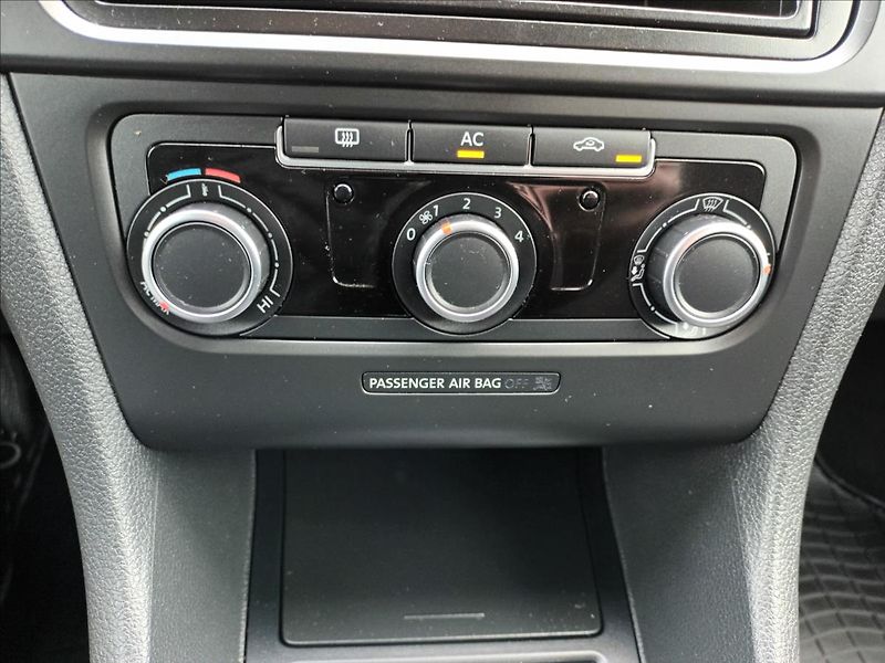 Volkswagen Golf 1,4 16V,59KW,TREND,KLIMA,ESP, - fotka 30 z 33