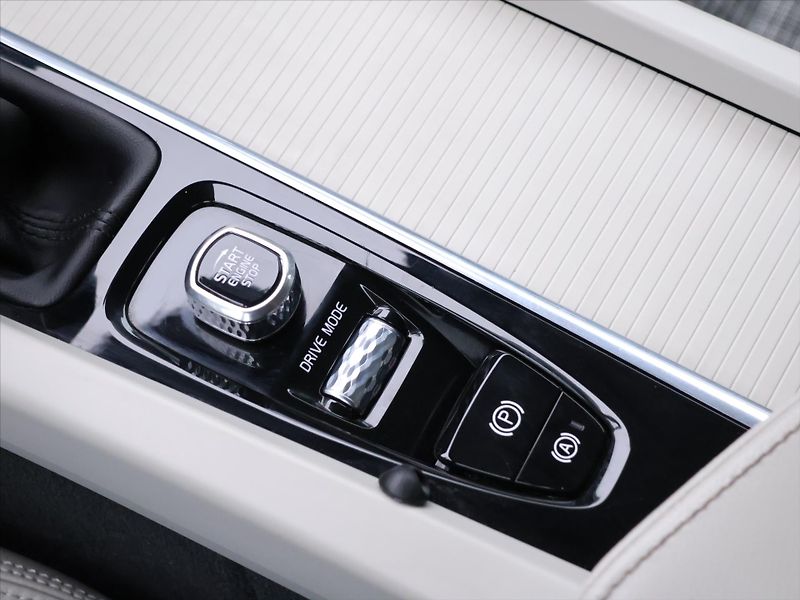 Volvo V60 2,0 D3 110kW Drive-E Momentum - fotka 22 z 30