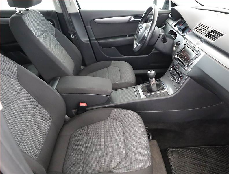 Volkswagen Passat (2011) Highline 2.0 TDI, Serv.kniha - fotka 7 z 17