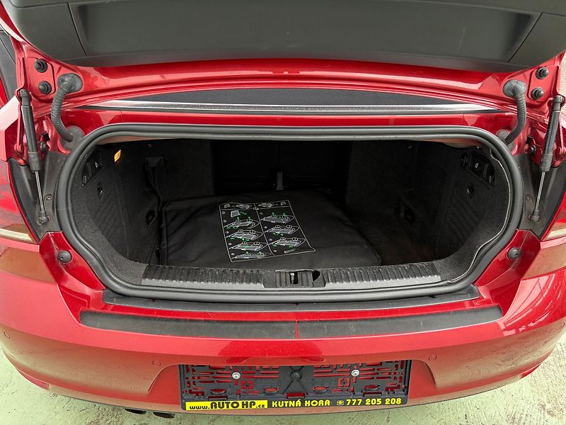 Volkswagen Golf 1.4TSI, 90kW, Kabrio - fotka 19 z 31