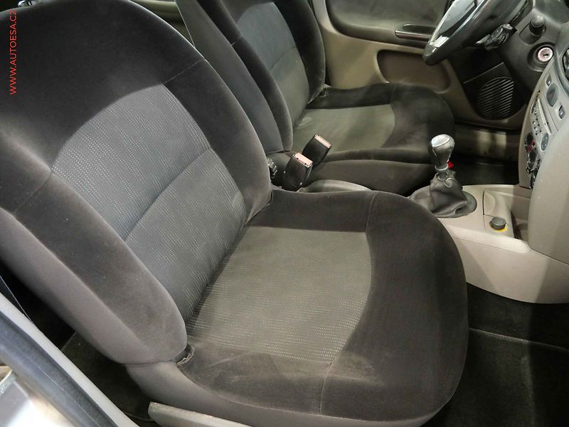 Renault Thalia (2010) 1.2i, ČR, Klima - fotka 12 z 17