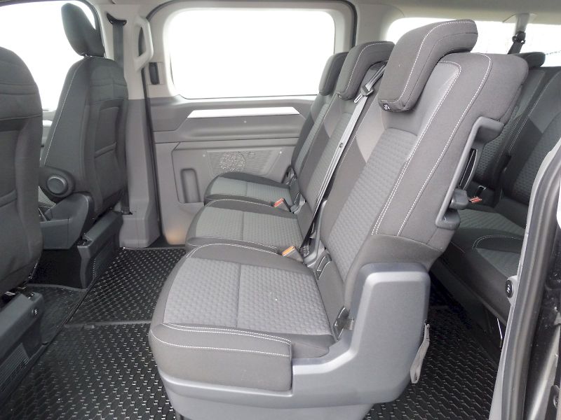 Volkswagen Caravelle (2025) Life DR 2,0 TDI 110kW 8AT - fotka 20 z 29