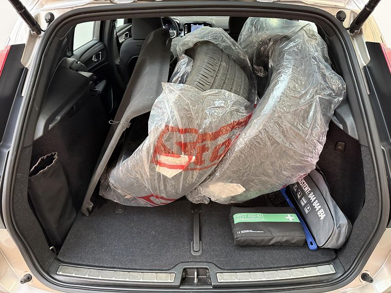 Volvo XC40 B4 Plus Bright DCT - fotka 12 z 13