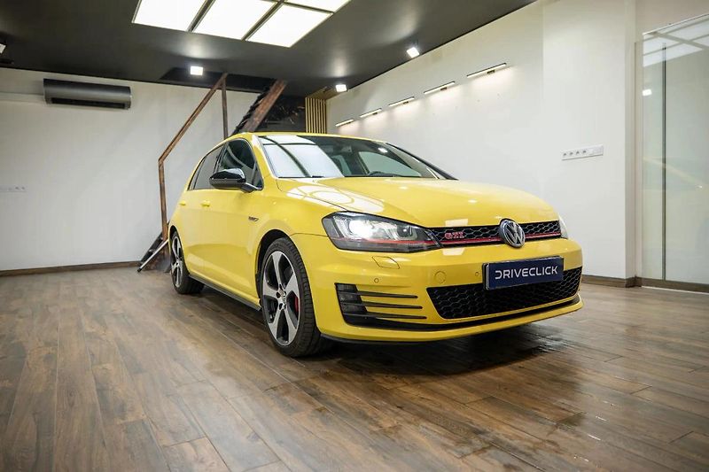 Volkswagen Golf GTI Performance 2.0 169 kW - fotka 3 z 36