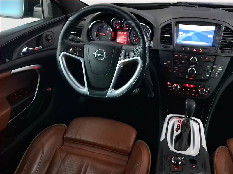 Opel Insignia (2012) 2.0 BiTurbo CDTI, 4X4 - fotka 7 z 26