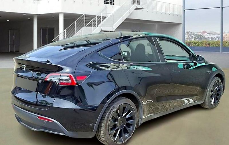 Tesla Model Y (2022) RWD | LFP | AMD Ryzen - fotka 2 z 5