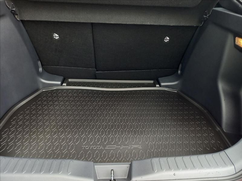 Toyota C-HR 1,8 Comfort - fotka 11 z 15
