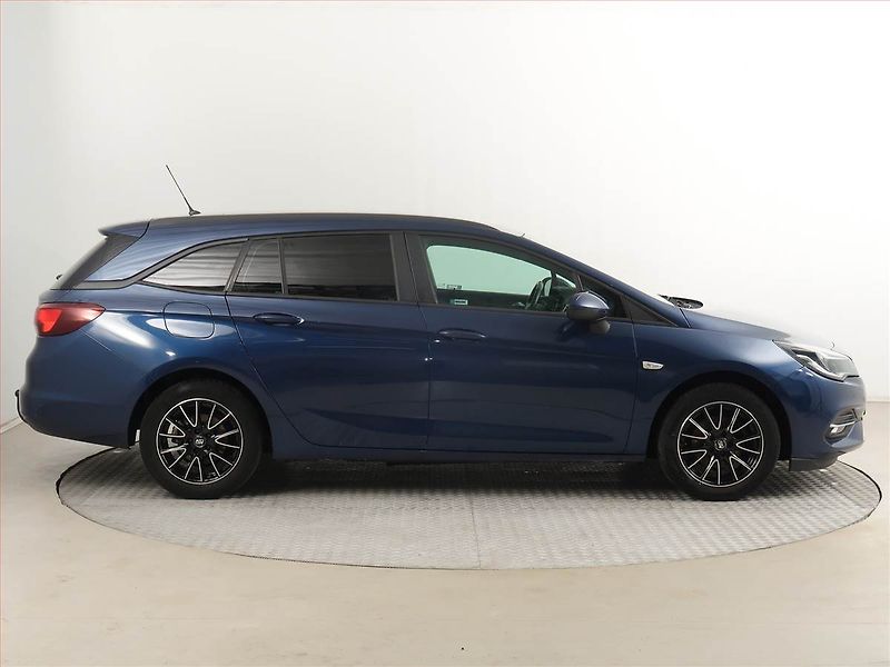 Opel Astra (2021) Edition 1.2 Turbo, Serv.kniha - fotka 6 z 19