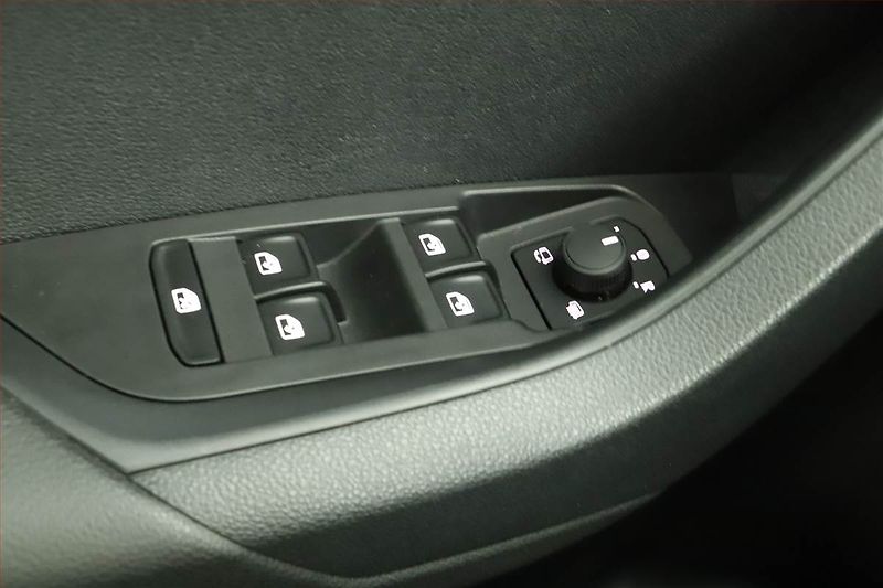 Škoda Karoq (2024) Fresh 1.5 TSI - fotka 10 z 16