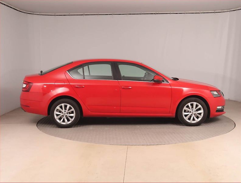 Škoda Octavia (2017) Elegance 1.6 TDI, Serv.kniha - fotka 6 z 15