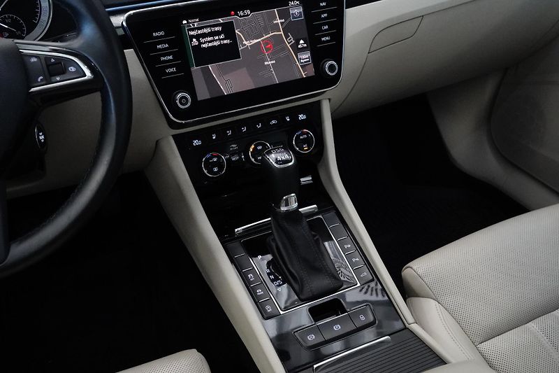 Škoda Superb - fotka 25 z 28