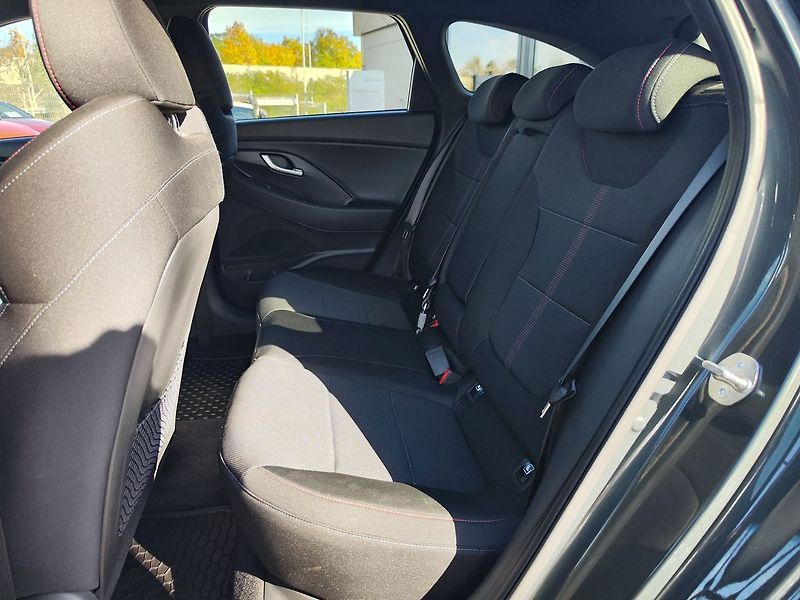 Hyundai i30 1.5 T-GDI/103kW N-Line DCT - fotka 12 z 35