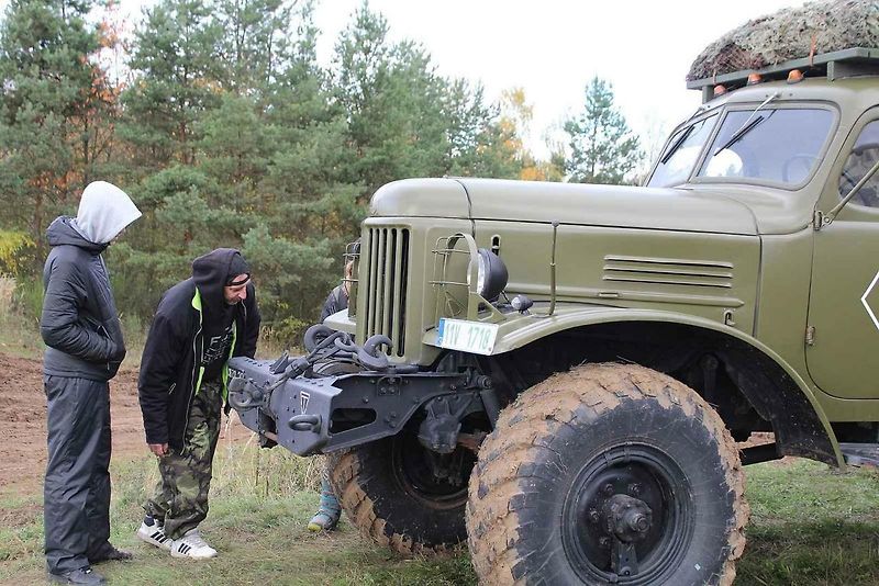 Setkání s názvem Kozinec, které se uskutečňuje dvakrát do roka, vždy na jaře a na podzim, je pro vyznavače vojenské historické techniky plné zážitků.