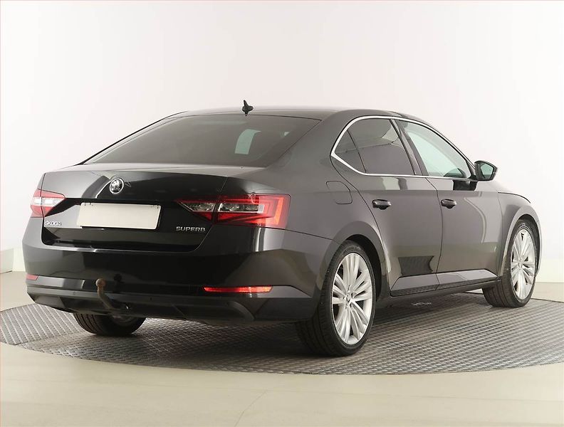 Škoda Superb (2015) Style 2.0 TDI, Automat, Kůže - fotka 5 z 27