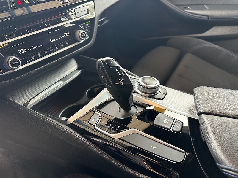 BMW Řada 5 (2018) 530xd,195kW PO SERVISU,M-PAKET - fotka 16 z 19