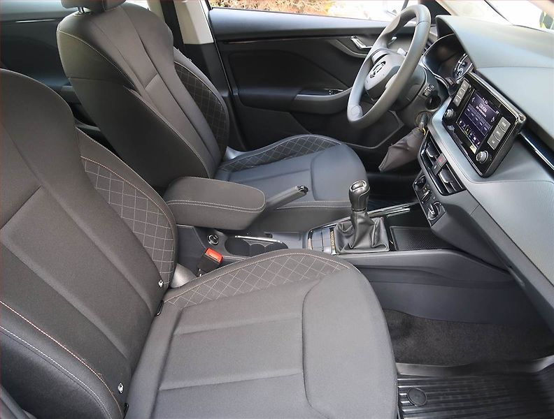 Škoda Kamiq (2023) Ambition 1.0 TSI, Serv.kniha - fotka 9 z 16