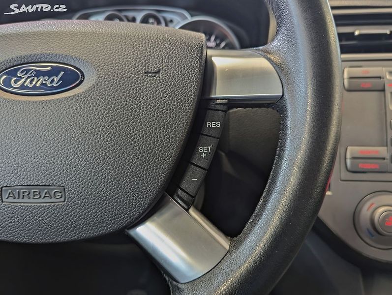 Ford Kuga 2.0 TDCi 103kW INDIVIDUAL, PDC - fotka 17 z 24